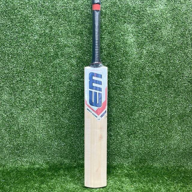 image EM MAXXUM 3.0 KASHMIR WILLOW CRICKET BAT - Image 1